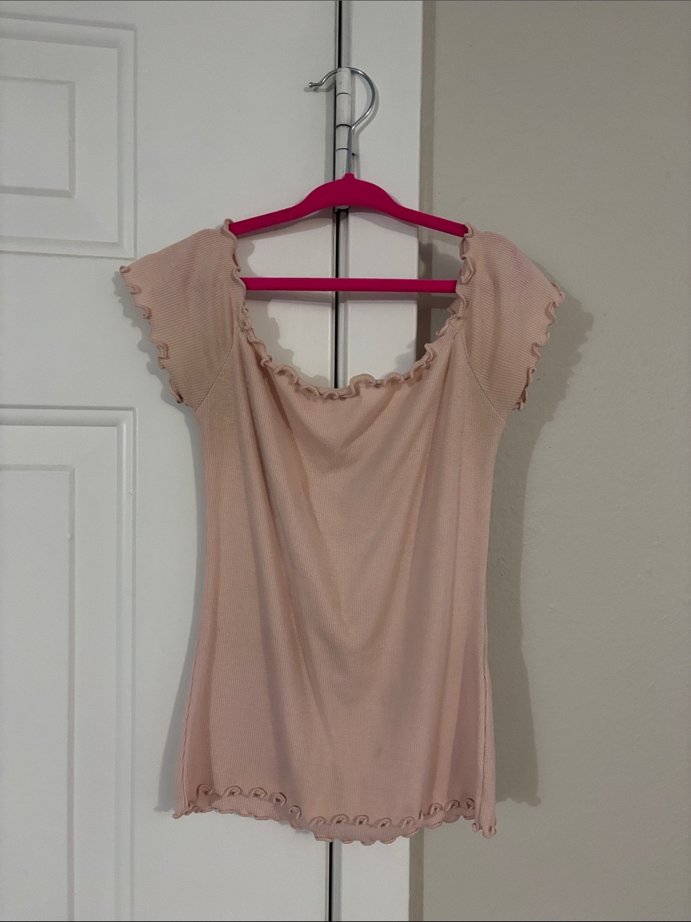 Hollister Off Shoulder Lettuce Trim Top | Pink | Size Small
